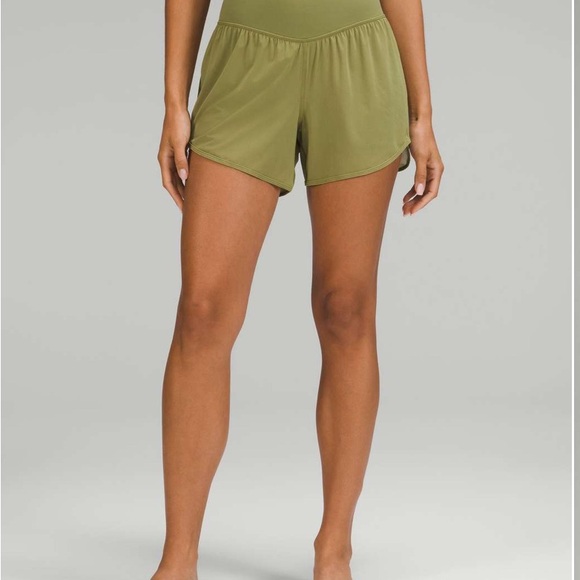 Lululemon Nulu and Mesh High-Rise Yoga Short 3.5"
Bronze Green 6 - Picture 3 of 9